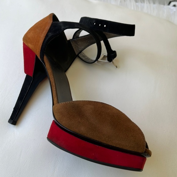 Prada shoes - Picture 1 of 3